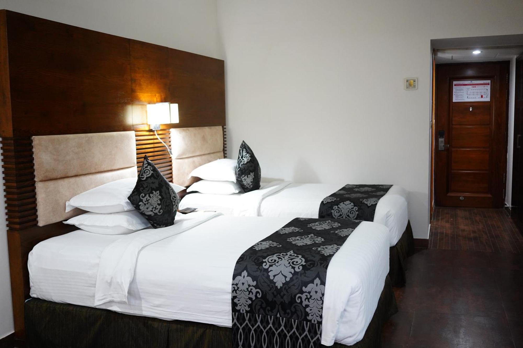 Long Beach Hotel Cox's Bazar Buitenkant foto